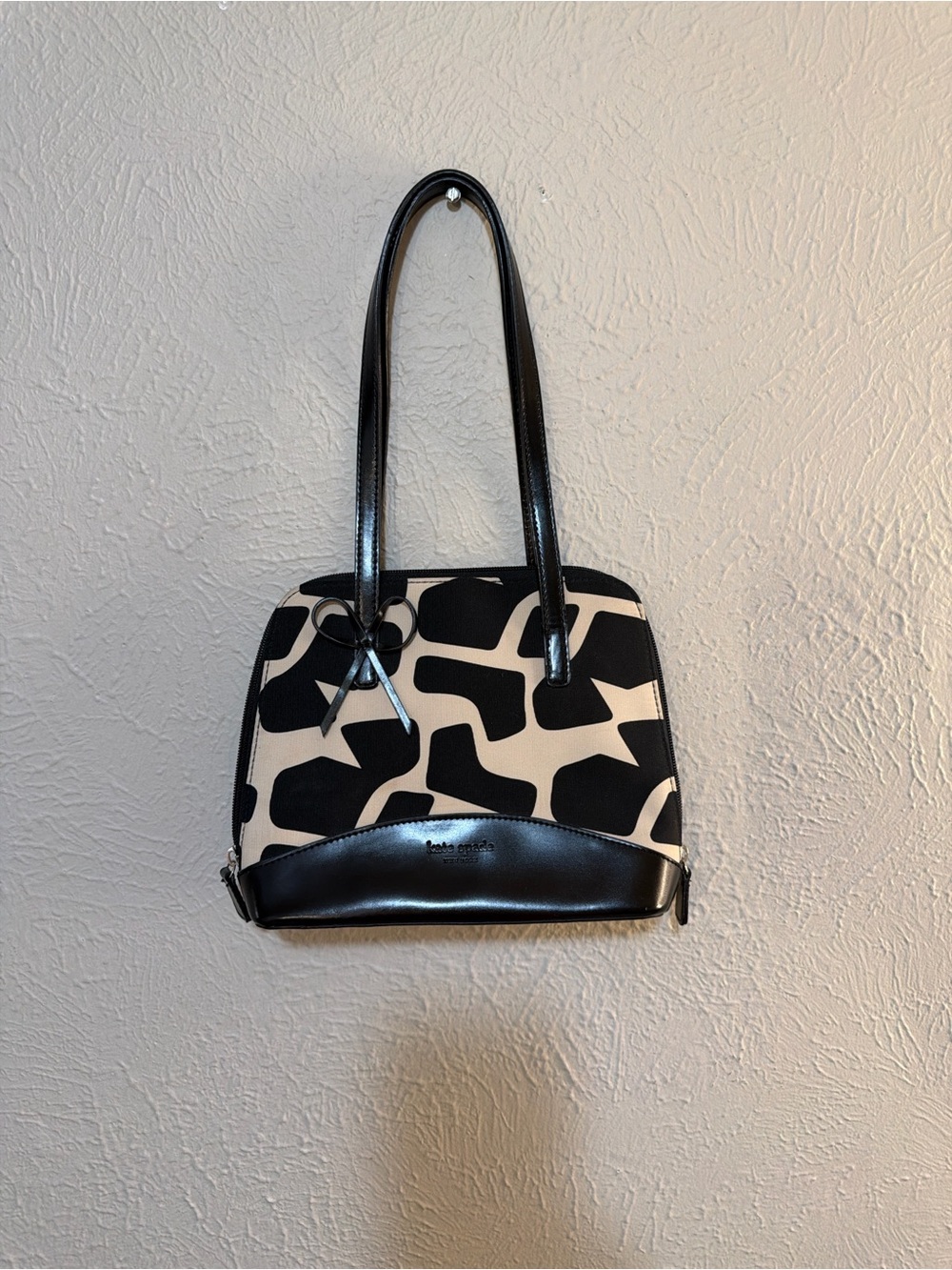kate spade Black and Cream Graphic Shoulder Bag